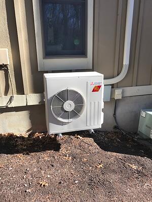 An outdoor heat pump provides energy-efficient heat for a Poconos home